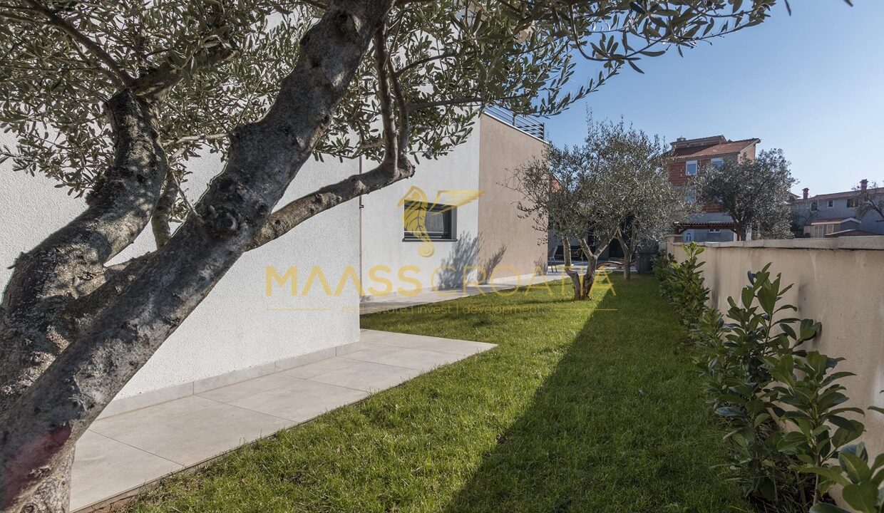 villa-m-premantura-side-of-the-house2