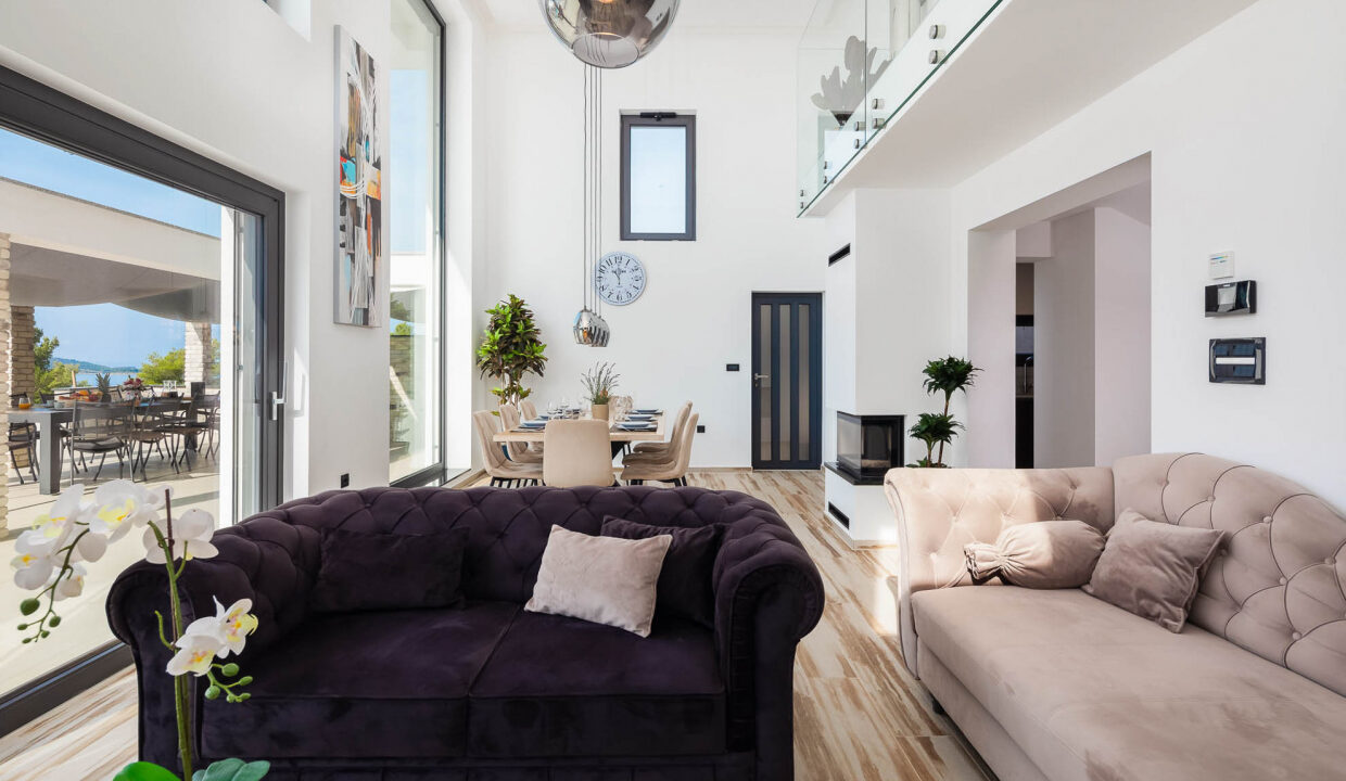 Neue moderne Villa mit Meerblick in der Nähe von Šibenik