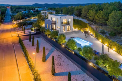 Neues Haus in der Nähe von Šibenik