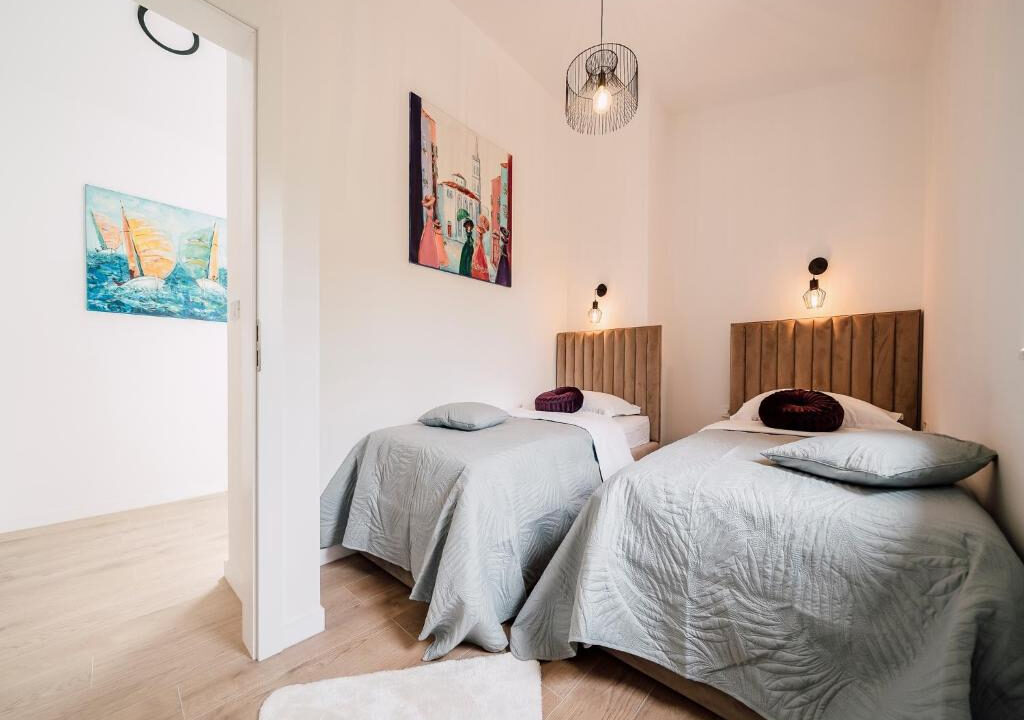 Neue moderne Villa aus Stein in der Region Zadar