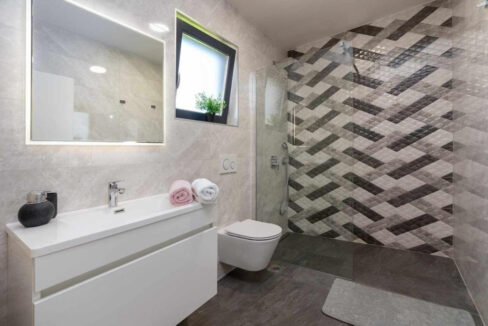 Moderne Villa mit Extra-Grundstück - Tinjan, Region Istrien