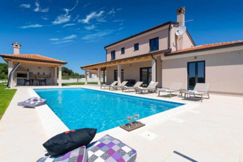 Moderne Villa mit Extra-Grundstück - Tinjan, Region Istrien