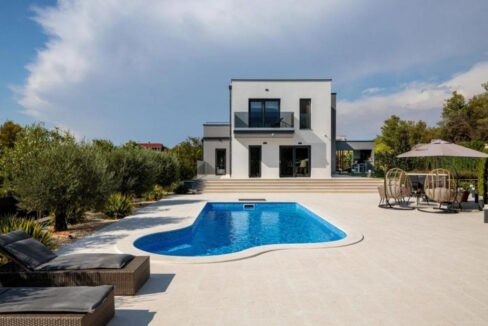 Neues Haus in der Nähe von Šibenik