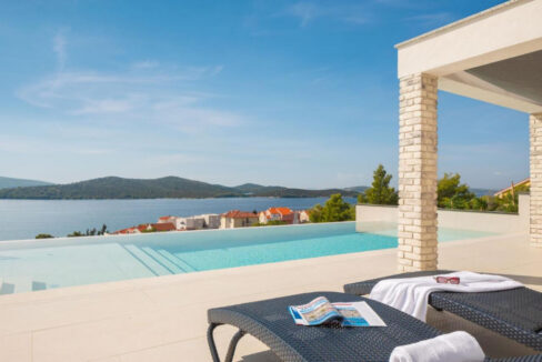 Neue moderne Villa mit Meerblick in der Nähe von Šibenik