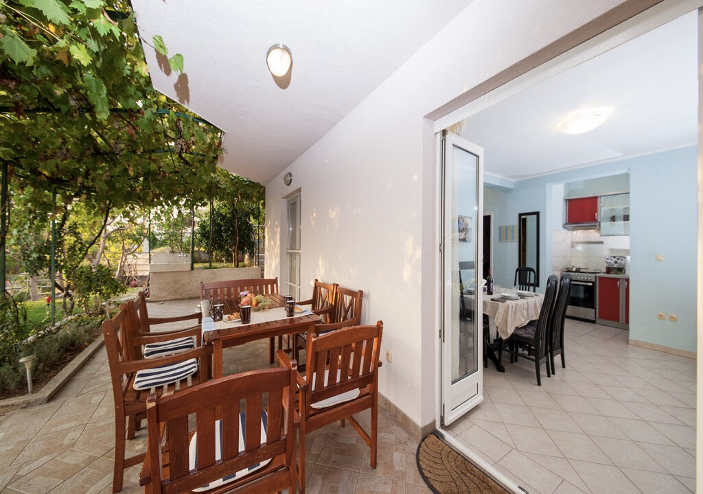 Haus mit Garten und Meerblick in Makarska