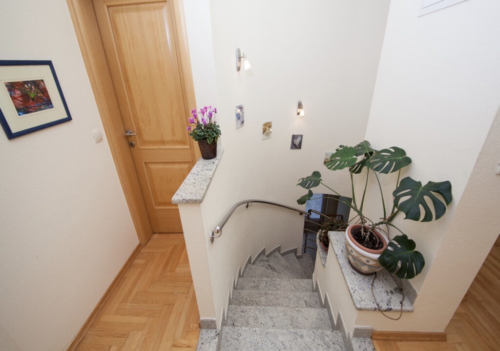 Haus mit Garten und Meerblick in Makarska