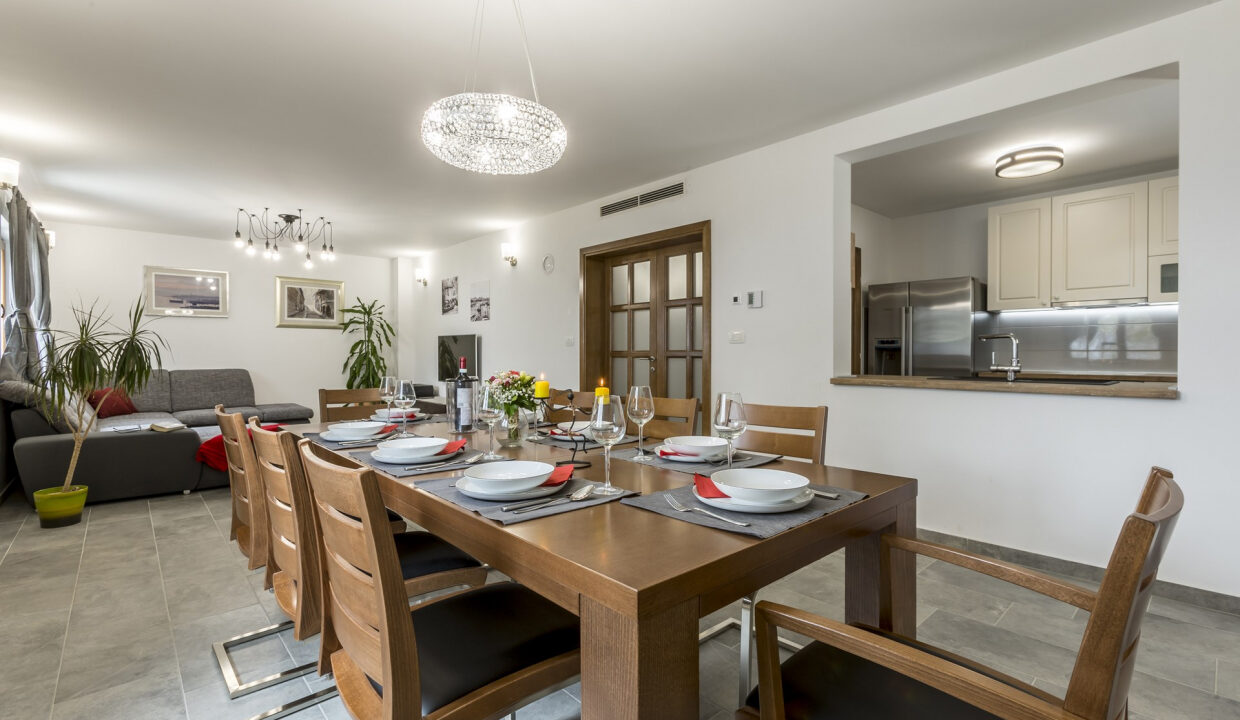 Steinhaus mit Meerblick in Omis