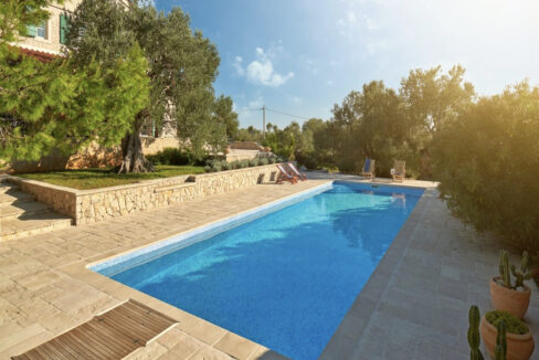 Exquisite Villa aus Stein - Die Insel Pag