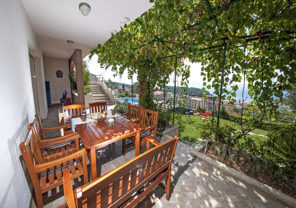 Haus mit Garten und Meerblick in Makarska