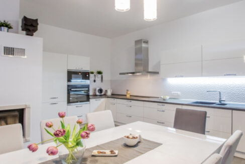 Neues modernes Haus auf der Insel Solta