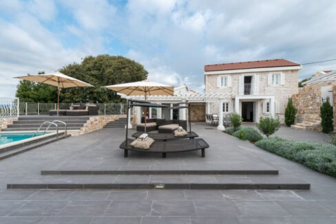 Steinvilla im Kolonialstil - Drvenik Mali, Split