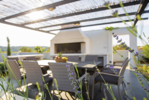 Neues modernes Haus auf der Insel Solta