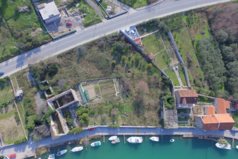 Historisches Gebäude am Meer