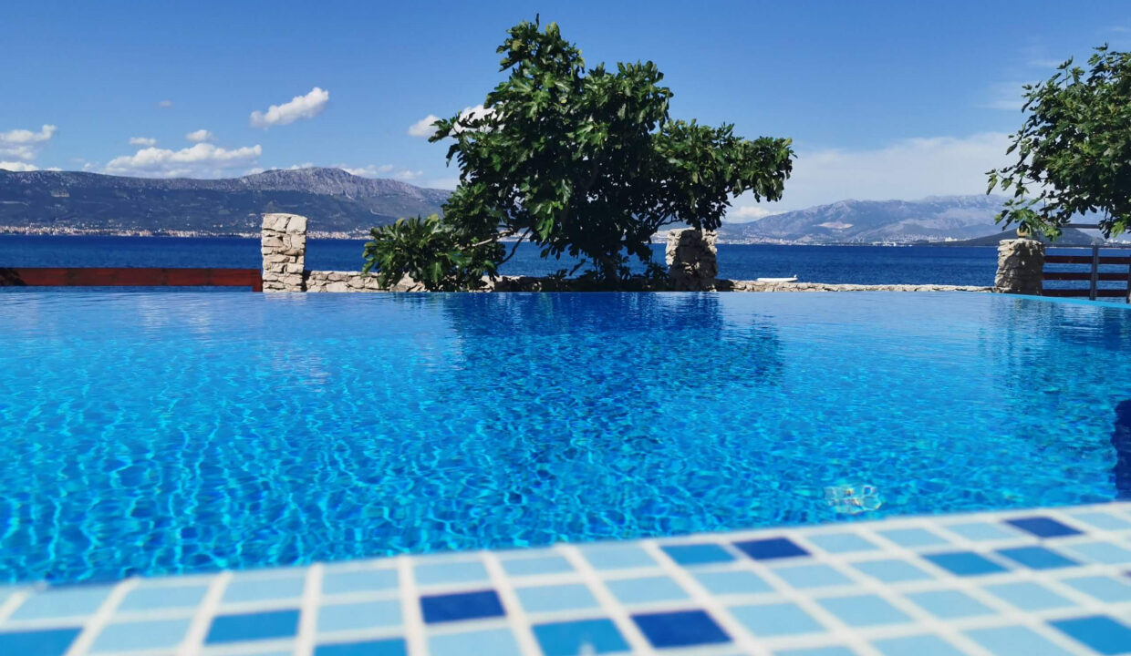 Doppelhaushälfte direkt am Meer ?iovo