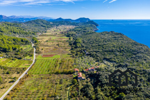 Erstaunliche handgefertigte Steinvilla auf der Insel Sipan