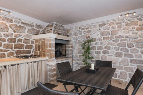 Steinvilla im Kolonialstil - Drvenik Mali, Split