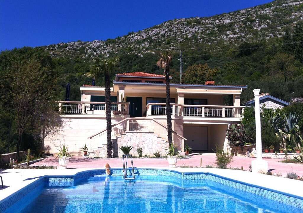 Imperial Style Villa mit Schwimmbad - Dorf Klek