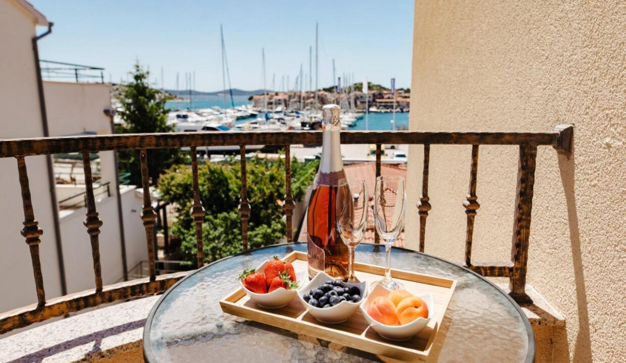 Grundstücke am Meer Tribunj