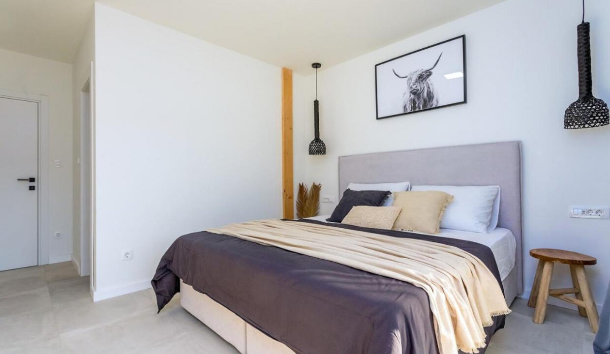 Wunderschöne weiße Villa bei Omis