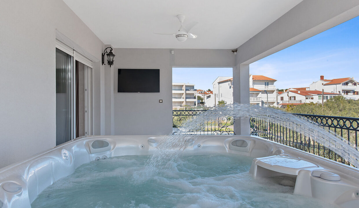 Exklusive Villa direkt am Meer in Vodice