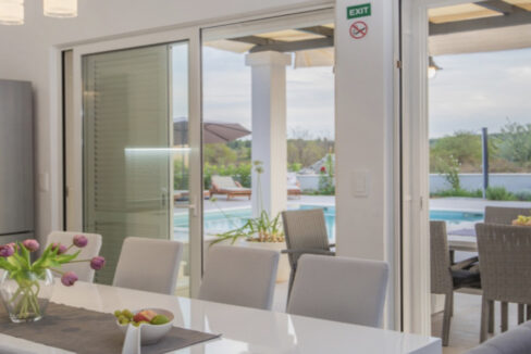 Neues modernes Haus auf der Insel Solta