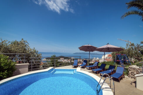 Haus mit Garten und Meerblick in Makarska