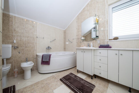 Haus mit Garten und Meerblick in Makarska