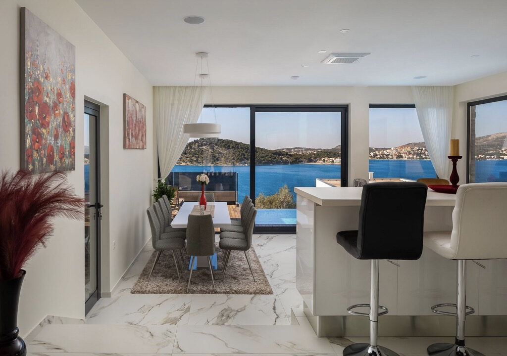 Neue moderne Villa mit Meerblick in Rogoznica