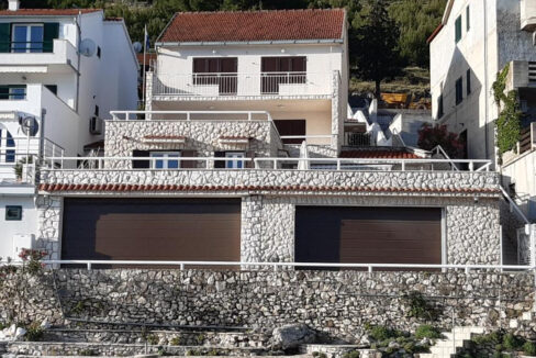 Haus am Meer in der Nähe von Šibenik