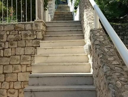 Haus am Meer in der Nähe von Šibenik