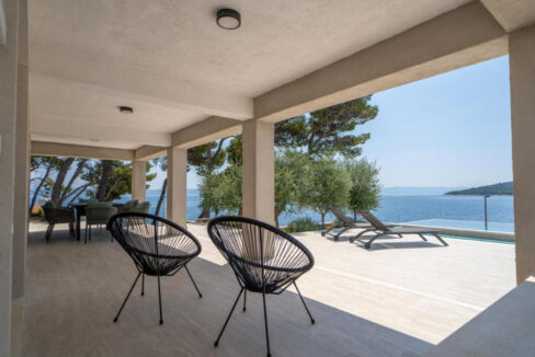 Villa aus Stein direkt am Meer auf der Insel Brac