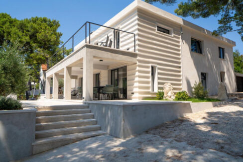 Villa aus Stein direkt am Meer auf der Insel Brac