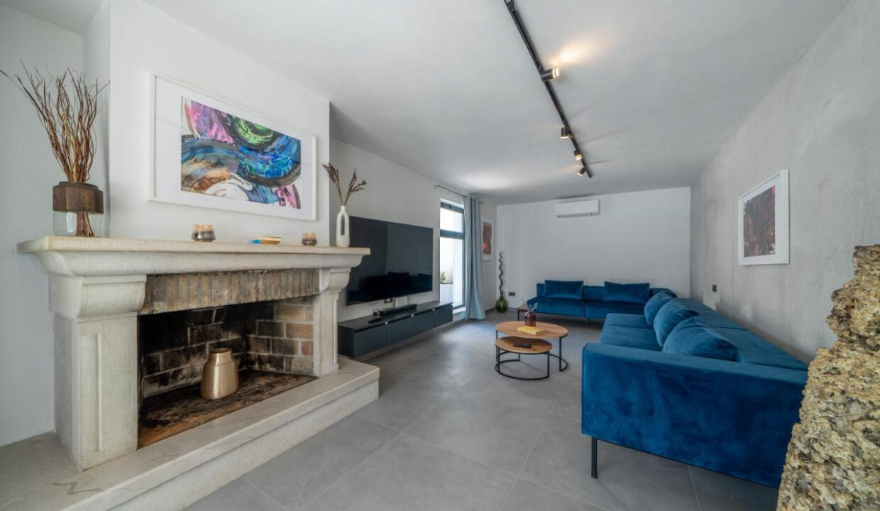 Villa aus Stein direkt am Meer auf der Insel Brac