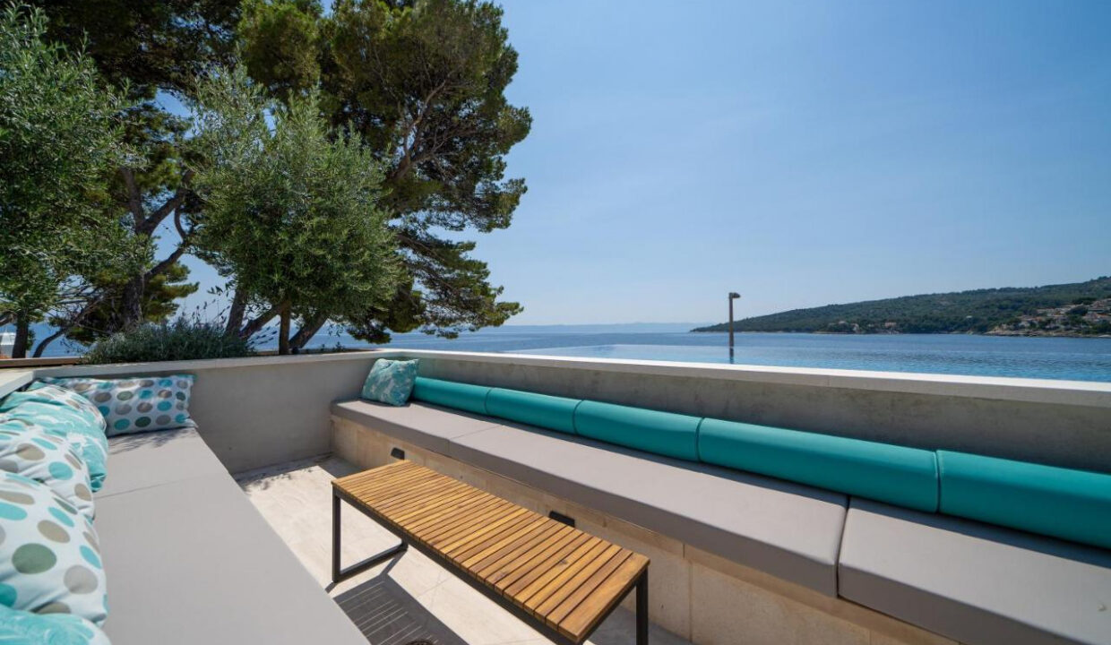 Villa aus Stein direkt am Meer auf der Insel Brac