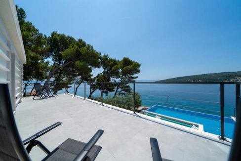 Villa aus Stein direkt am Meer auf der Insel Brac