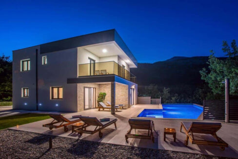 Modernes Haus in der Region Omis