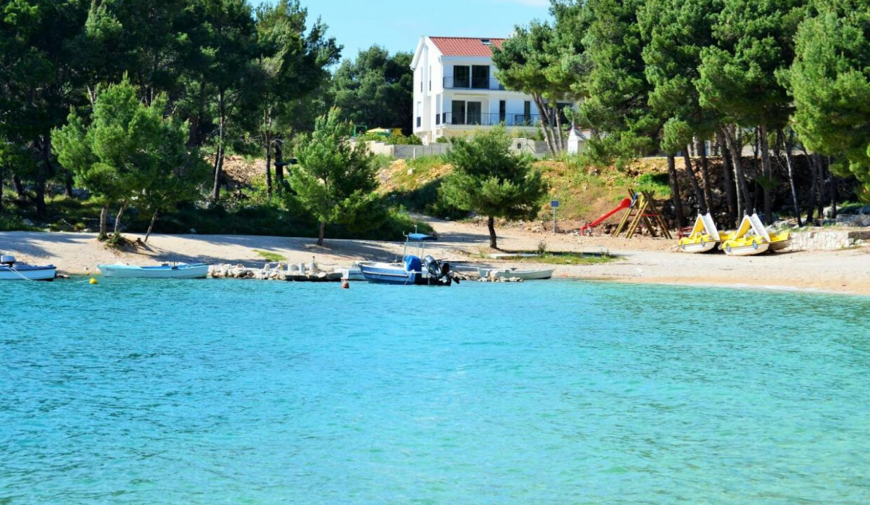 Grundstück am Meer Pakostane