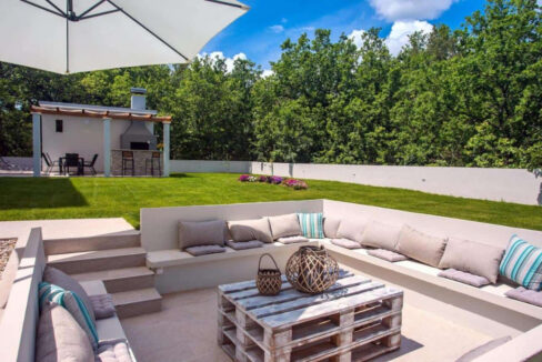 Modernes Haus in der Region Omis