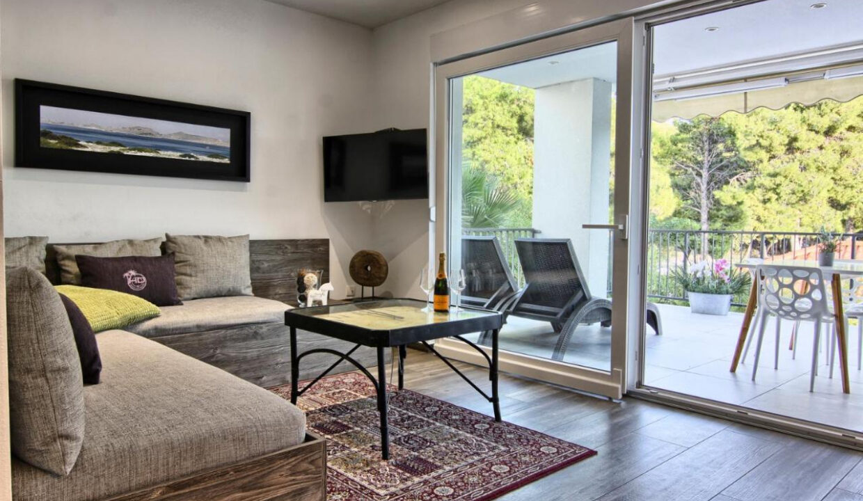 Grundstück am Meer Pakostane