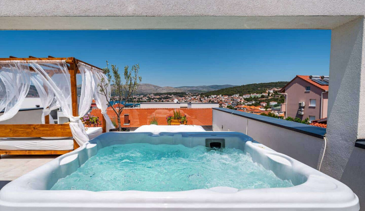 Haus in der Nähe des lokalen Strandes auf Ciovo