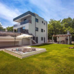 Modernes Haus in der Region Omis