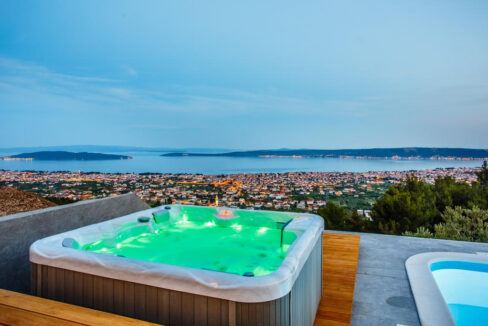 Villa mit Meerblick in einem Vorort von Split