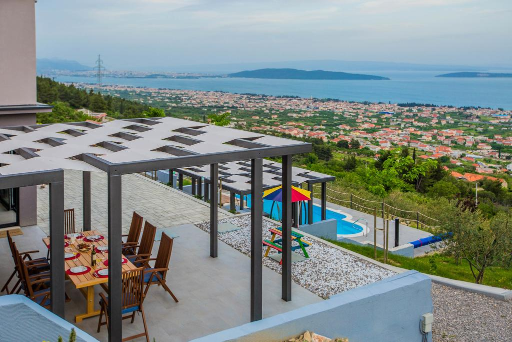Villa mit Meerblick in einem Vorort von Split