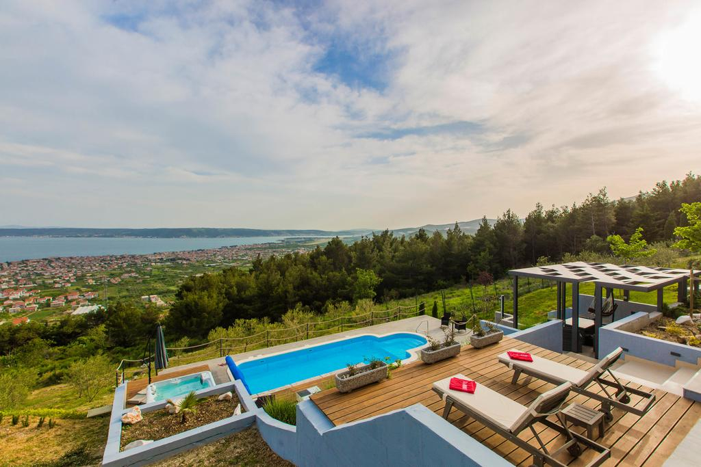 Villa mit Meerblick in einem Vorort von Split