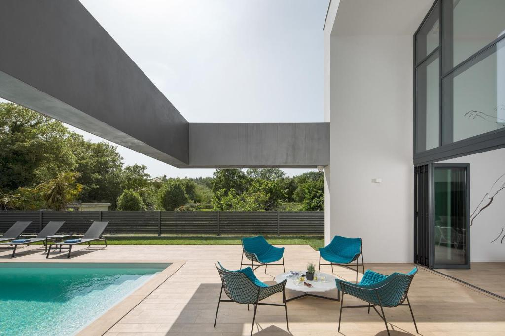 Zeitgenössische luxuriöse moderne Villa - Liznjan, Istrien