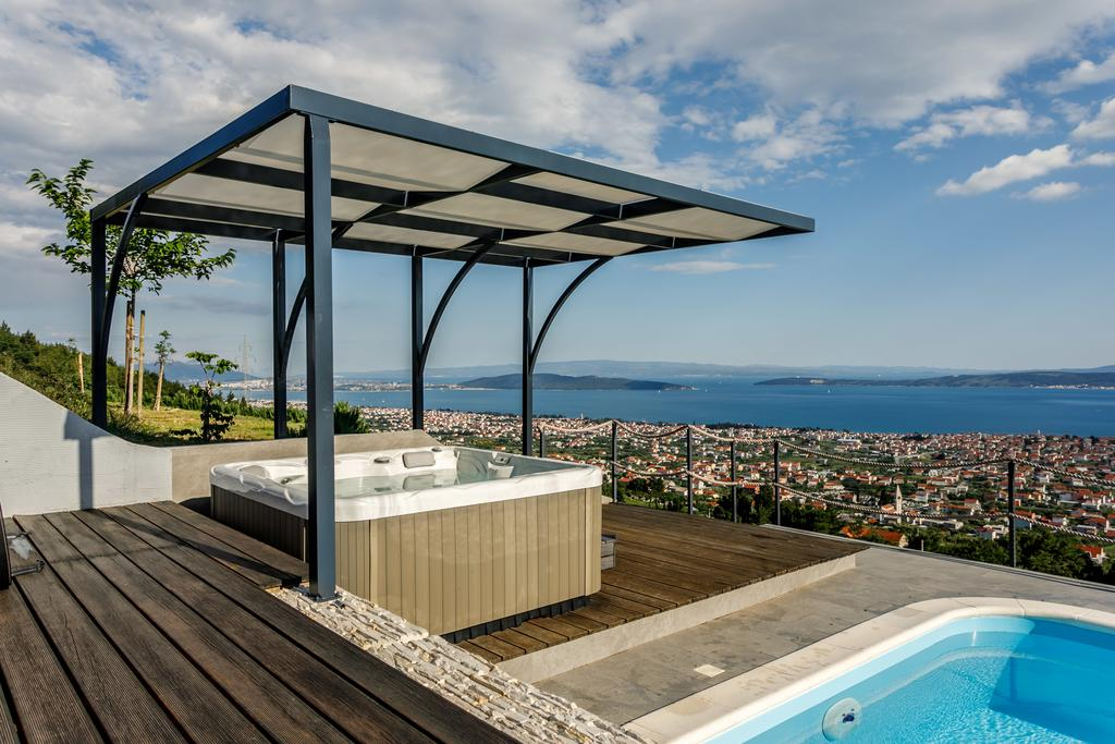 Villa mit Meerblick in einem Vorort von Split