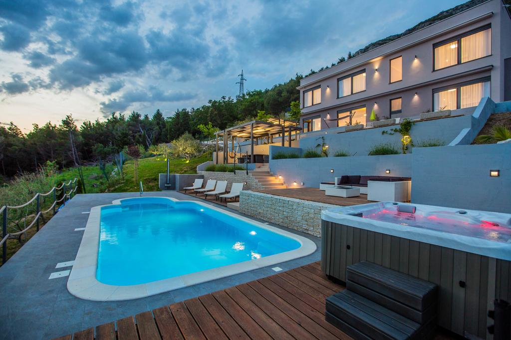 Villa mit Meerblick in einem Vorort von Split
