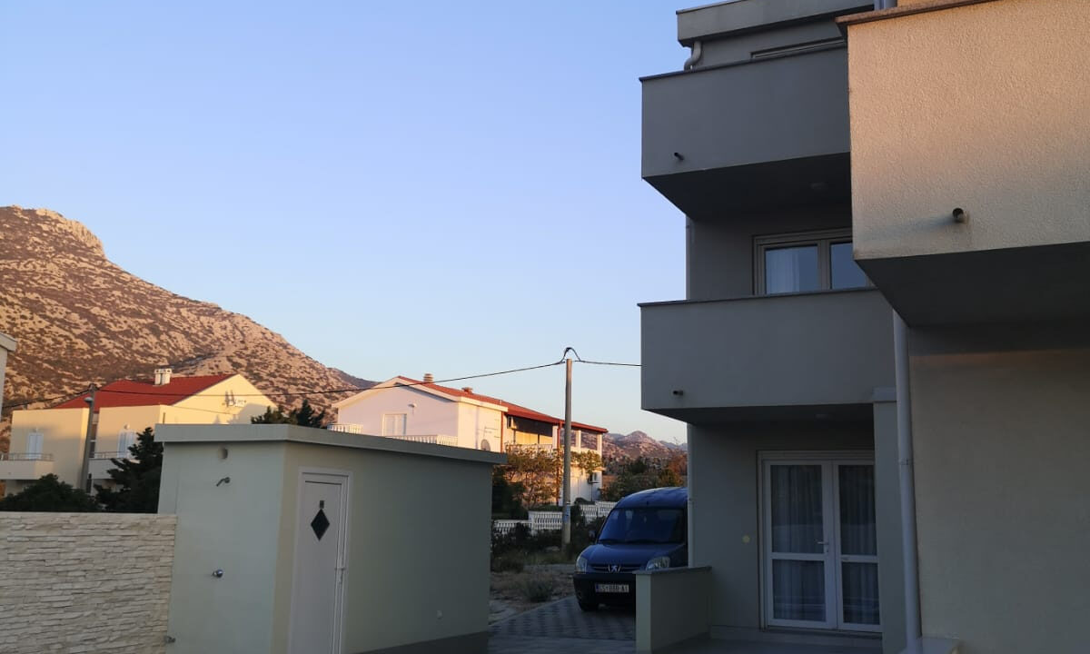 Appartementhaus mit Meerblick in Cesarica