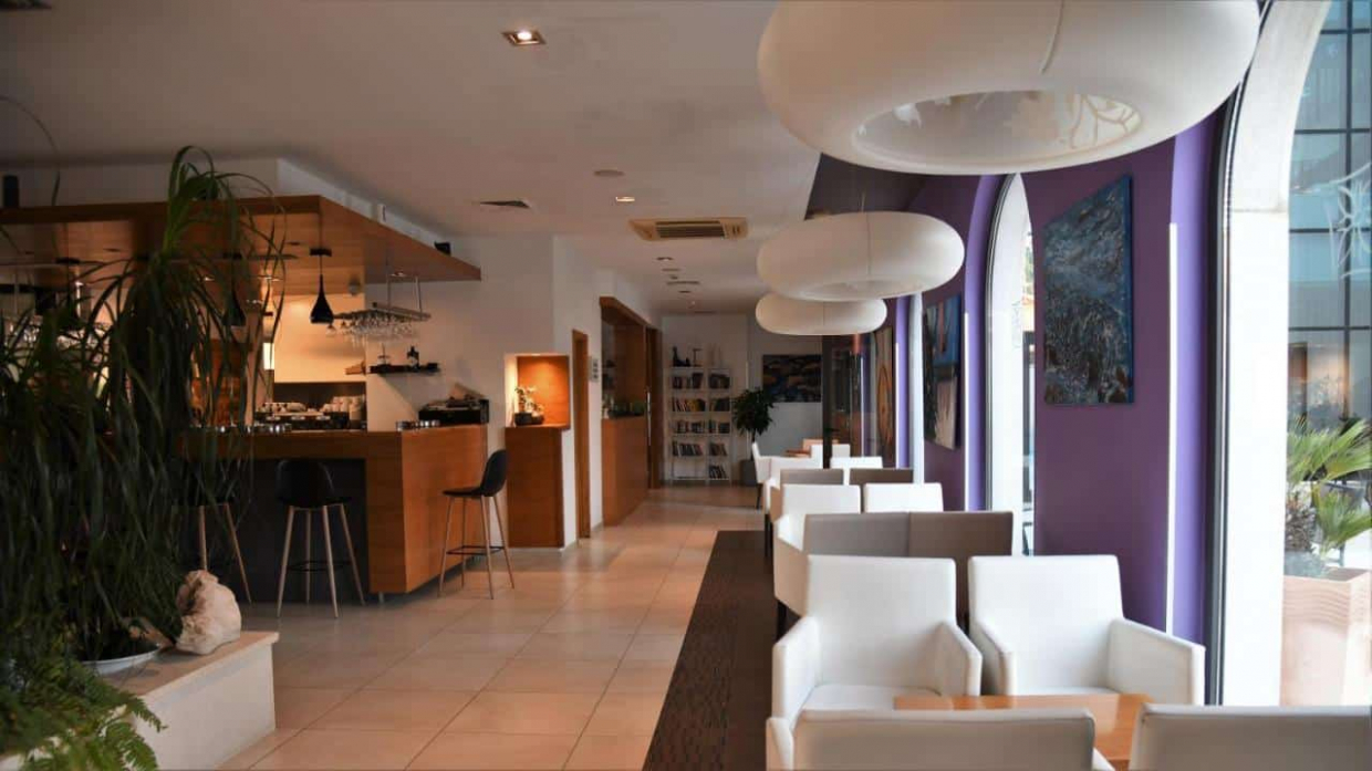 Hotel am Meer auf der Insel Bra?
