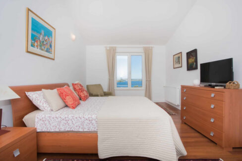 Haus mit Meerblick in der Nähe von Sibenik